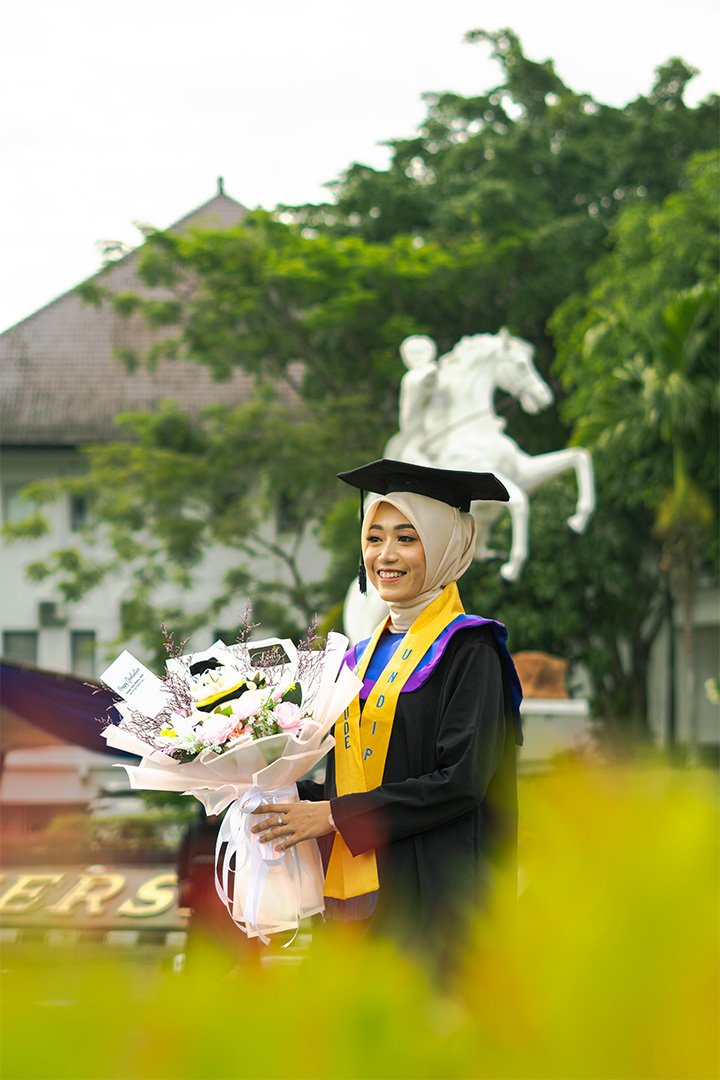 Wisuda Fira